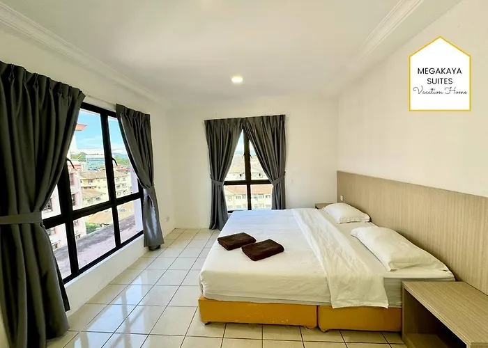 6 Bedrooms Penthouse Marina Court City Centre - 19Pax