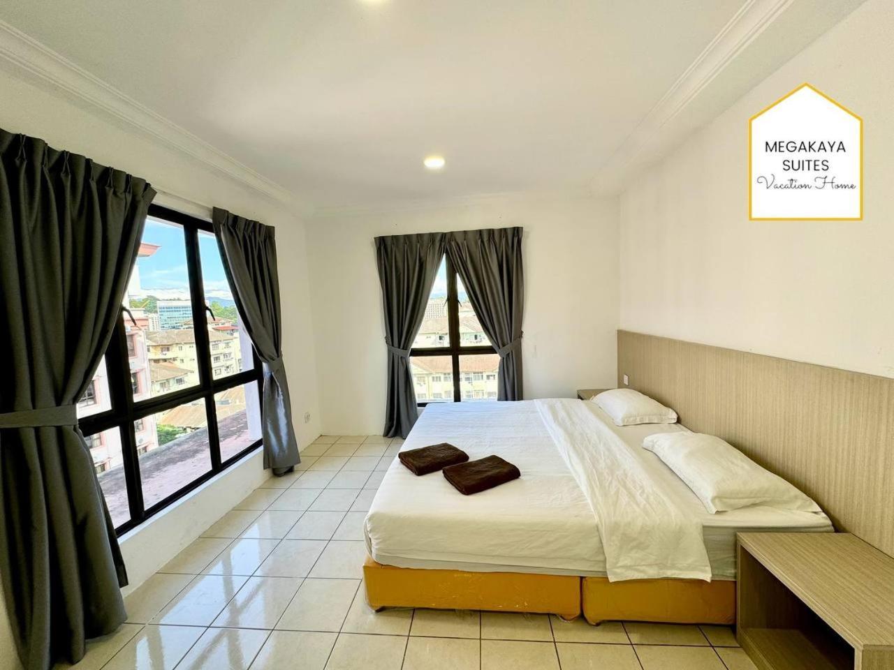 Apartment 6 Bedrooms Penthouse Marina Court Centre - 19pax *