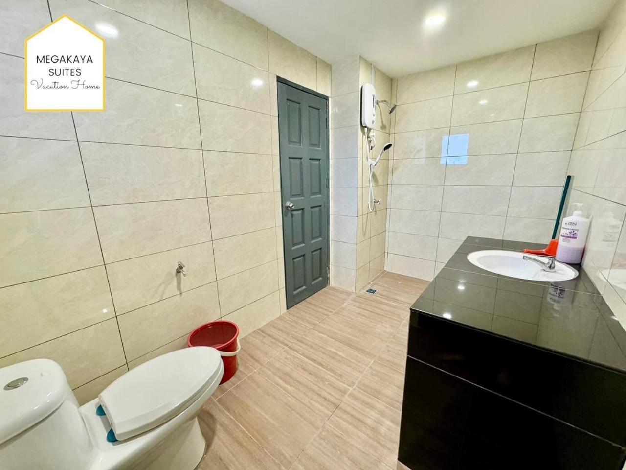 6 Bedrooms Penthouse Marina Court Centre - 19pax Apartment Kota Kinabalu