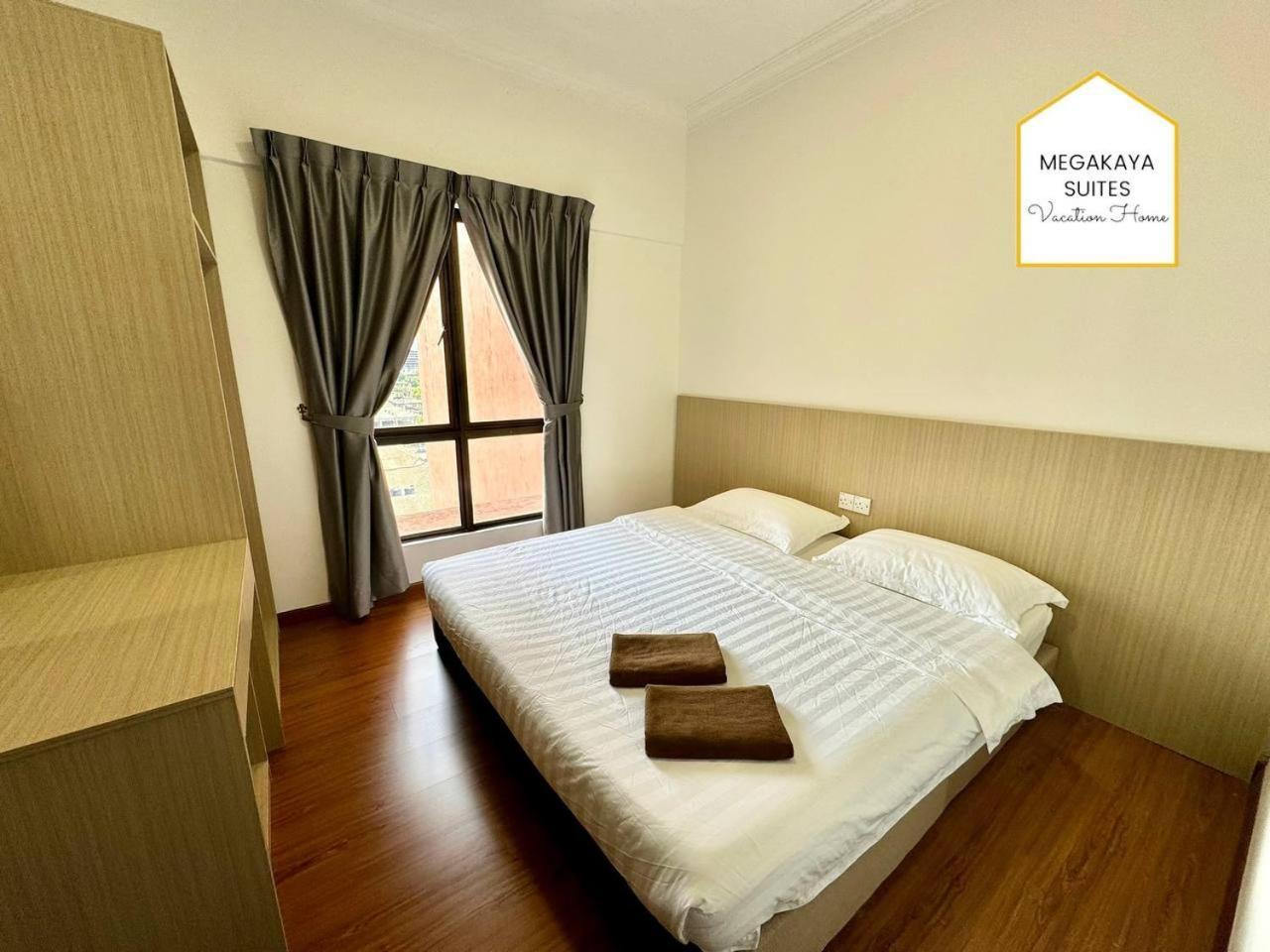 6 Bedrooms Penthouse Marina Court Centre - 19pax Apartment